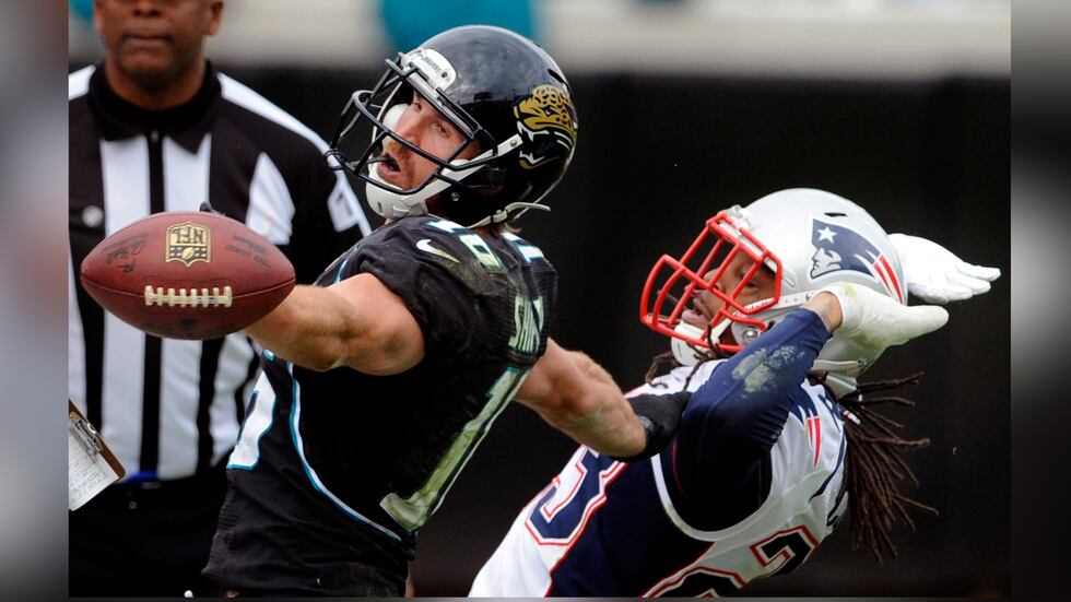 FILE -- Jacksonville Jaguars wide receiver Jordan Shipley misses a pass while defended by New...